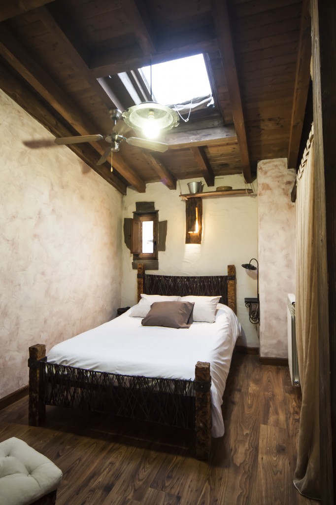 habitación cielo con ventana de techo en hotel rural en Salamanca habitación cielo con ventana de techo en hotel rural en Salamanca